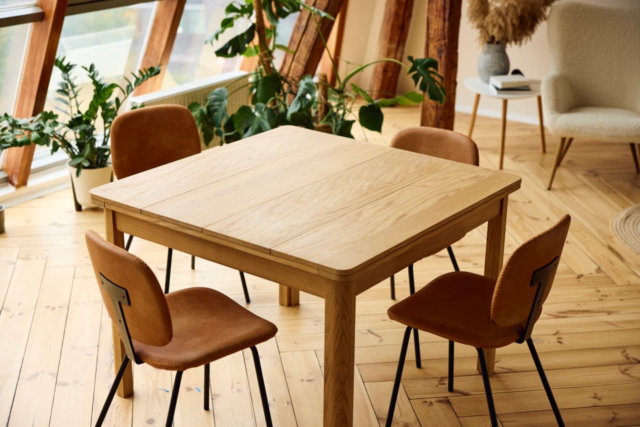 Handcrafted oak corner detail of Arcadian table